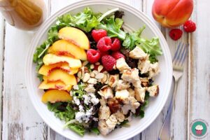 Salade de Poulet aux Pêches et Framboises, Vinaigrette Pêche