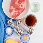 Sandwich chaud au rosbif et sa sauce gravy